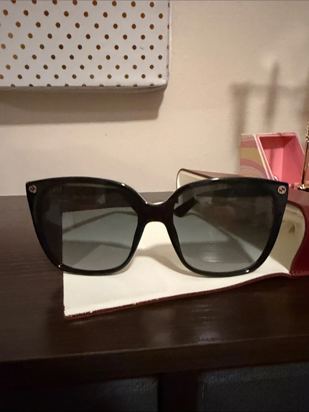 Gucci Cateye Square with red leather Gucci case